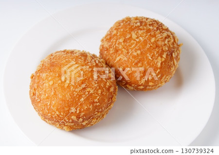 Delicious curry bread Delicious curry bread 130739324