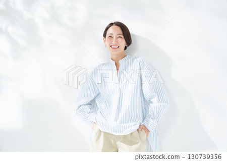女人微笑 女人微笑 130739356