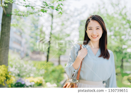Casual business woman  Casual business woman 130739651