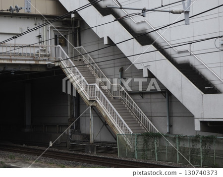 隱藏在日常生活中的幾何形狀:火車站樓梯的複雜結構 隱藏在日常生活中的幾何形狀:火車站樓梯的複雜結構 130740373