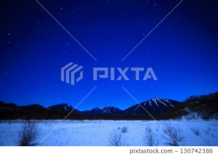 Oku-Nikko's snowy scenery and spectacular starry sky / Odashirogahara 130742386