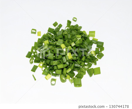 Finely chopped green onions 130744178