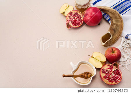 Rosh Hashanah Arrangement. Jewish New Year celebration. 130744273