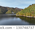 [Aerial photo of Lake Naramata in Gunma Prefecture] Autumn leaves at Lake Naramata and Naramata Dam 130748737