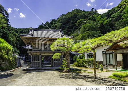 Yunotsu Onsen, Keikoji Temple Tower Gate, Oda City, Shimane Prefecture 130750756