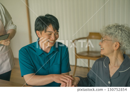 Elderly woman and care staff 130752854