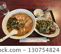 Dandan noodles with stir-fried pork and bean sprouts 130754824