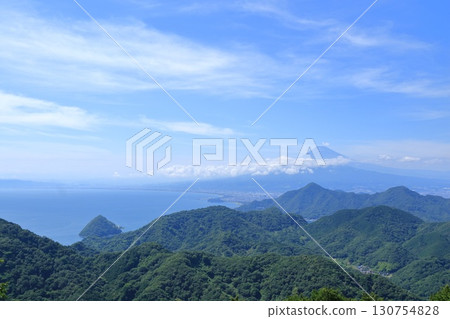 從靜岡縣伊豆之國市比喜露台眺望富士山 130754828