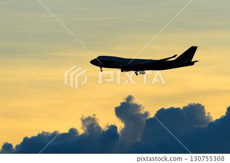 Airplane background, clouds of various expressions, sky, sun, evening sky, sunrise 130755308
