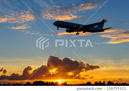 Airplane background, clouds of various expressions, sky, sun, evening sky, sunrise Airplane background, clouds of various expressions, sky, sun, evening sky, sunrise 130755311