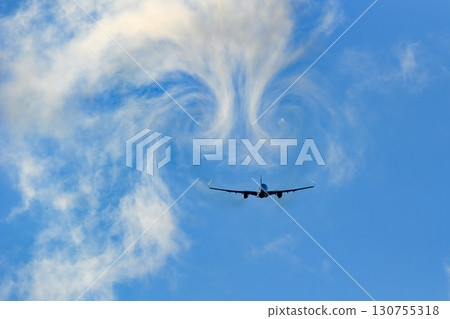 Airplane background, clouds of various expressions, sky, sun, evening sky, sunrise Airplane background, clouds of various expressions, sky, sun, evening sky, sunrise 130755318