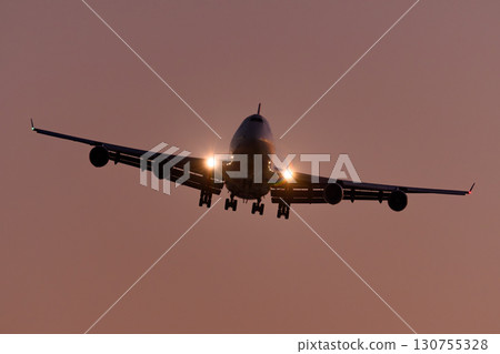 Airplane background, clouds of various expressions, sky, sun, evening sky, sunrise Airplane background, clouds of various expressions, sky, sun, evening sky, sunrise 130755328