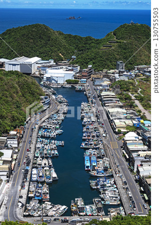Nanfang'ao Fishing Harbor under the blue sky       130755503