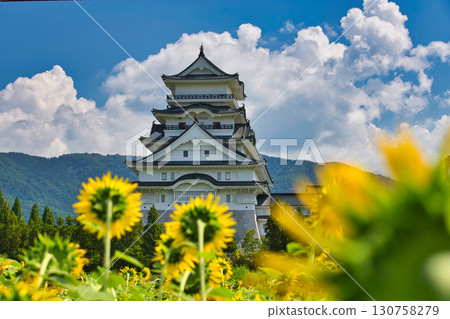 從向日葵田看勝山城 從向日葵田看勝山城 130758279