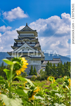 從向日葵田看勝山城 從向日葵田看勝山城 130758281