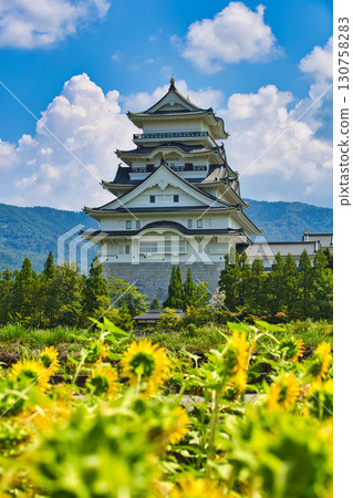 從向日葵田看勝山城 130758283