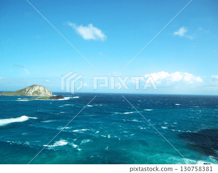 The endless ocean and sky of Hawaii 130758381