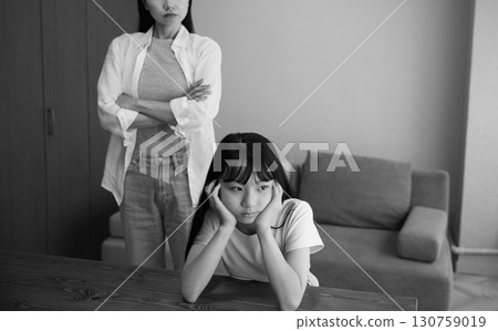 Image of daughter and mother arguing 130759019