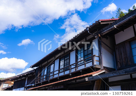 [郵城素材]冬日晴天的妻籠宿街景[長野縣] 130759261