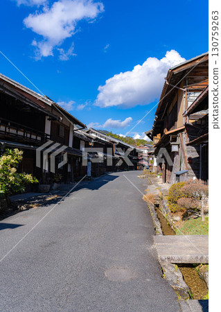 [郵城素材]冬日晴天的妻籠宿街景[長野縣] 130759263