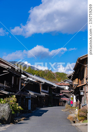 [Post town material] The townscape of Tsumago-juku on a clear winter day [Nagano Prefecture] 130759269