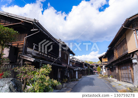 [Post town material] The townscape of Tsumago-juku on a clear winter day [Nagano Prefecture] 130759278