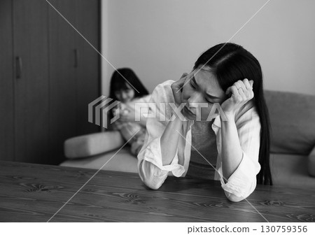 Image of a worried single mother 130759356