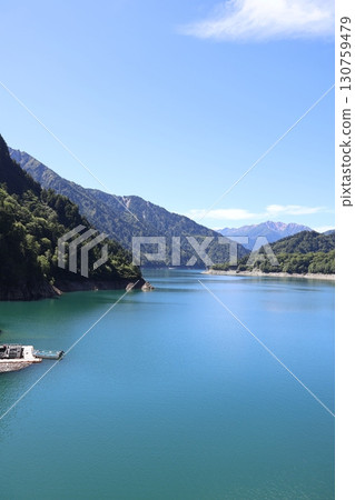 黑部湖是北陸地區著名的人工湖之一 黑部湖是北陸地區著名的人工湖之一 130759479