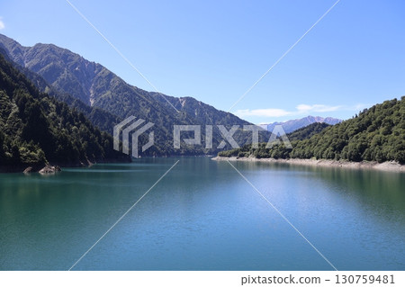 黑部湖是北陸地區著名的人工湖之一 黑部湖是北陸地區著名的人工湖之一 130759481