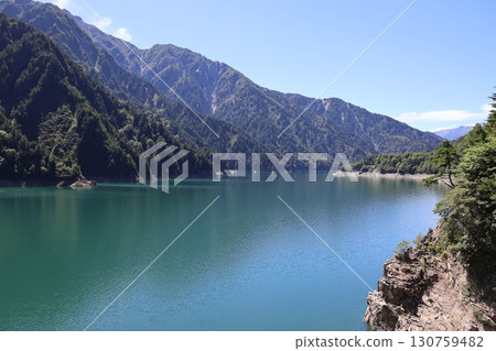 黑部湖是北陸地區著名的人工湖之一 130759482