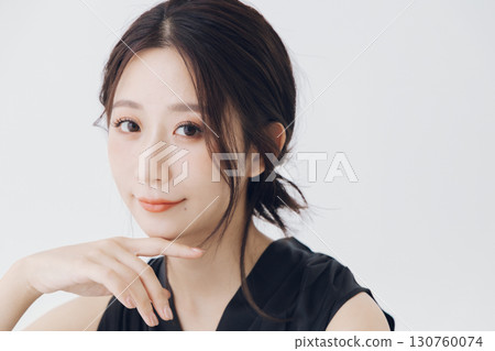 Beautiful woman with make-up 130760074