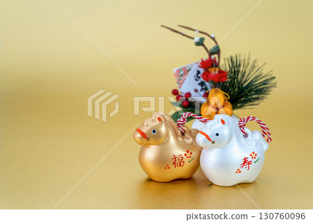Year of the Horse New Year's material Gold and silver Fukujugo and New Year's decorations Gold background 130760096