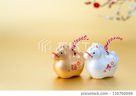 Year of the Horse New Year's material Gold and silver Fukujuuma and plum blossoms Gold background 130760098
