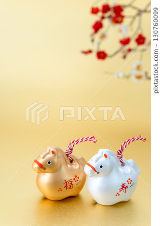 Year of the Horse New Year's material Gold and silver Fukujuuma and plum blossoms Gold background 130760099