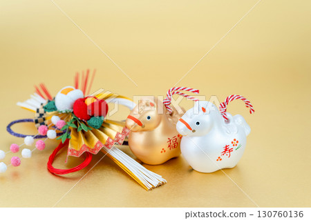 Year of the Horse New Year's material Gold and silver Fukujugo and New Year's decorations Gold background 130760136