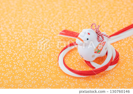 Year of the Horse New Year's Material: White Horse and Mizuhiki Decoration with Cherry Blossom Pattern Bag Year of the Horse New Year's Material: White Horse and Mizuhiki Decoration with Cherry Blossom Pattern Bag 130760146