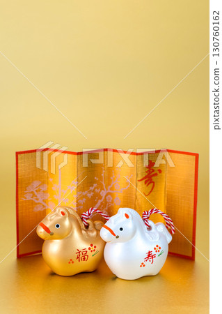 Year of the Horse New Year's Material Gold and Silver Fukujugo and Gold Folding Screen Gold Background 130760162