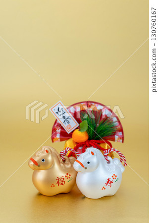 馬年新年材料金銀福祿壽和新年裝飾金色背景 130760167
