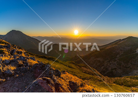 [Sunset material] Sunset and sunset seen from Mt. Io in autumn [Nagano Prefecture] 130760657