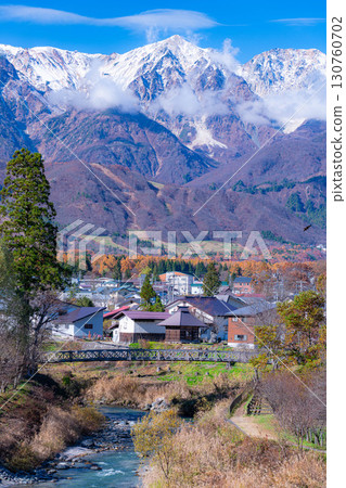 [Autumn Material] Three-tiered autumn foliage scenery seen from Oide Park in Hakuba Village in autumn [Nagano Prefecture] 130760702
