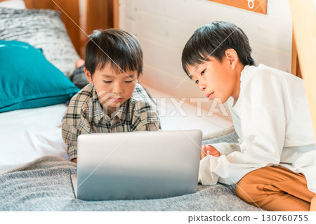 Brothers watching anime and videos on their computers (apps, internet) 130760755