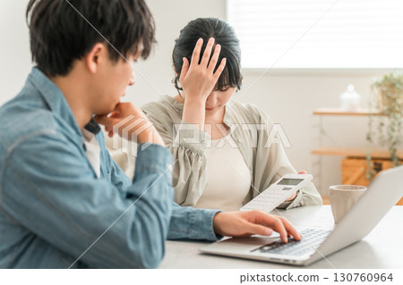 A young Asian couple struggling financially with rising prices (deficit, expenses, wasteful spending, loan, repayment) A young Asian couple struggling financially with rising prices (deficit, expenses, wasteful spending, loan, repayment) 130760964