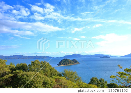 秋季從大芝島眺望心島和飛島街道 130761192