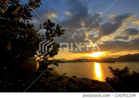 從大芝島欣賞瀨戶內海美麗的日落景色 130761204