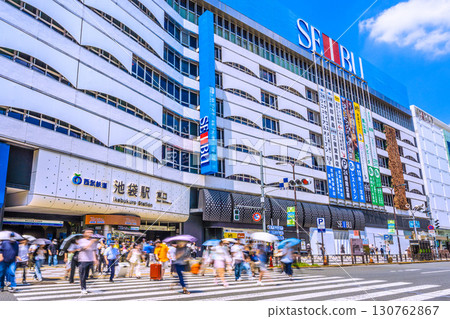 包括池袋車站東口在內的日本東京城市景觀。西武池袋本店的翻新工程…(19日) 包括池袋車站東口在內的日本東京城市景觀。西武池袋本店的翻新工程…(19日) 130762867