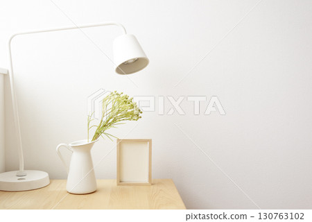 房間內部裝潢簡潔 130763102