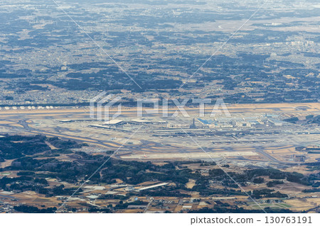 從空中俯瞰成田機場 130763191