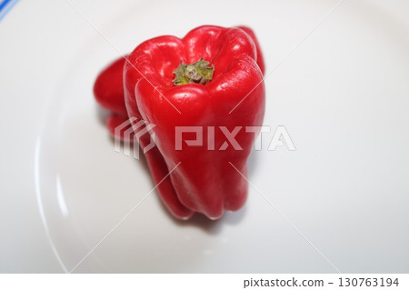 新鮮紅甜椒 130763194