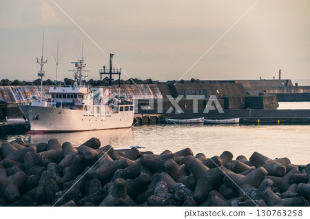 [Noe Fishing Port] Port at dawn [Itoigawa City] 130763258