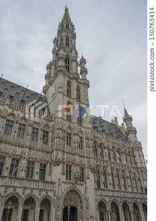 黃昏時分的大廣場和布魯塞爾市政廳 / 比利時布魯塞爾 黃昏時分的大廣場和布魯塞爾市政廳 / 比利時布魯塞爾 130763414